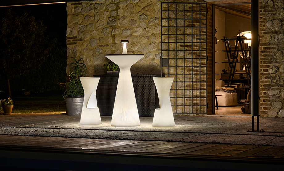 fade-stoolfade-table